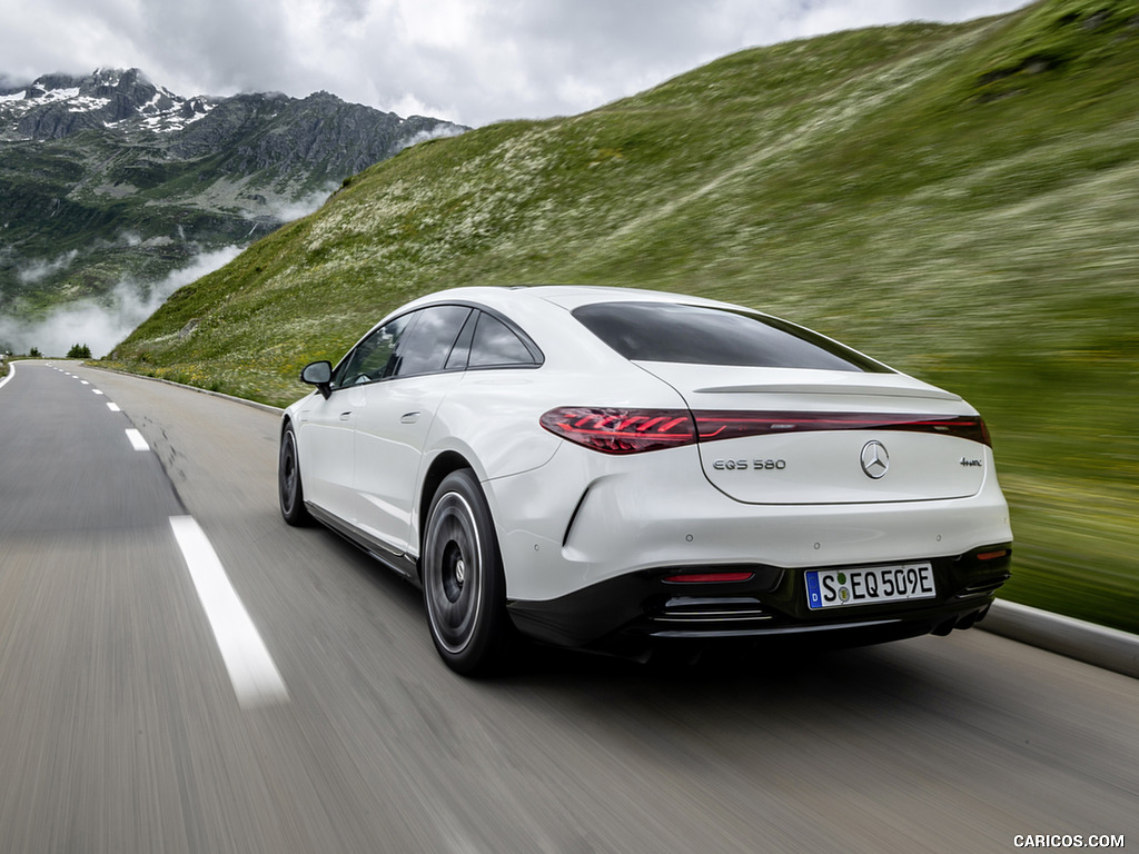 2022 Mercedes-Benz EQS 580 4MATIC (Color: Diamond White) - Rear Three-Quarter