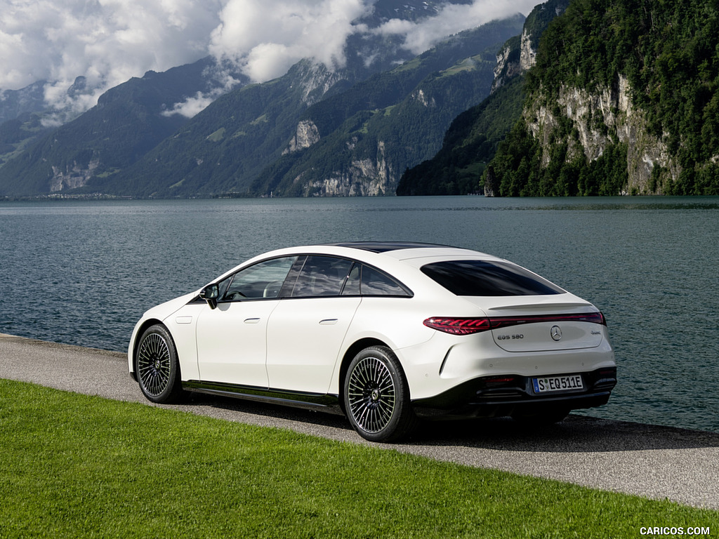 2022 Mercedes-Benz EQS 580 4MATIC (Color: Diamond White) - Rear Three-Quarter