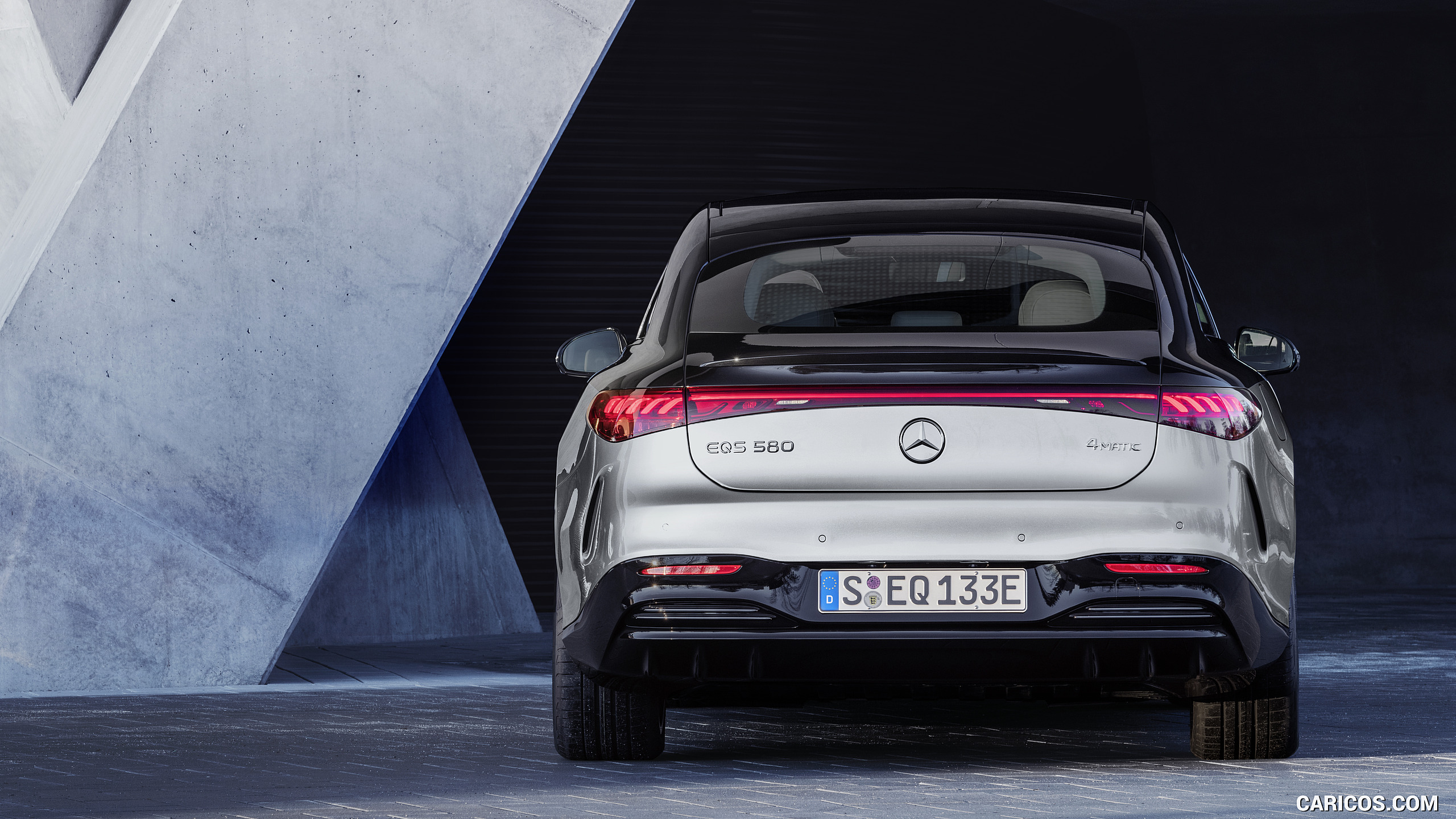 2022 Mercedes-Benz EQS 580 4MATIC AMG-Line Edition 1 (Color: High-Tech Silver / Obsidian Black) - Rear, #30 of 206
