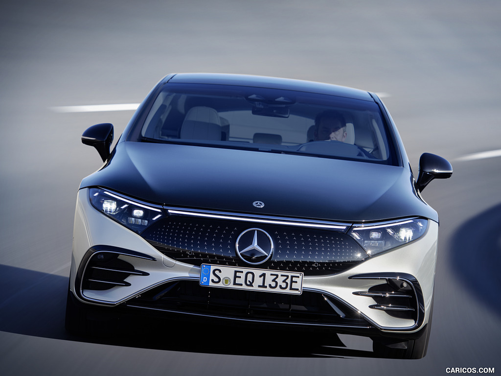 2022 Mercedes-Benz EQS 580 4MATIC AMG-Line Edition 1 (Color: High-Tech Silver / Obsidian Black) - Front