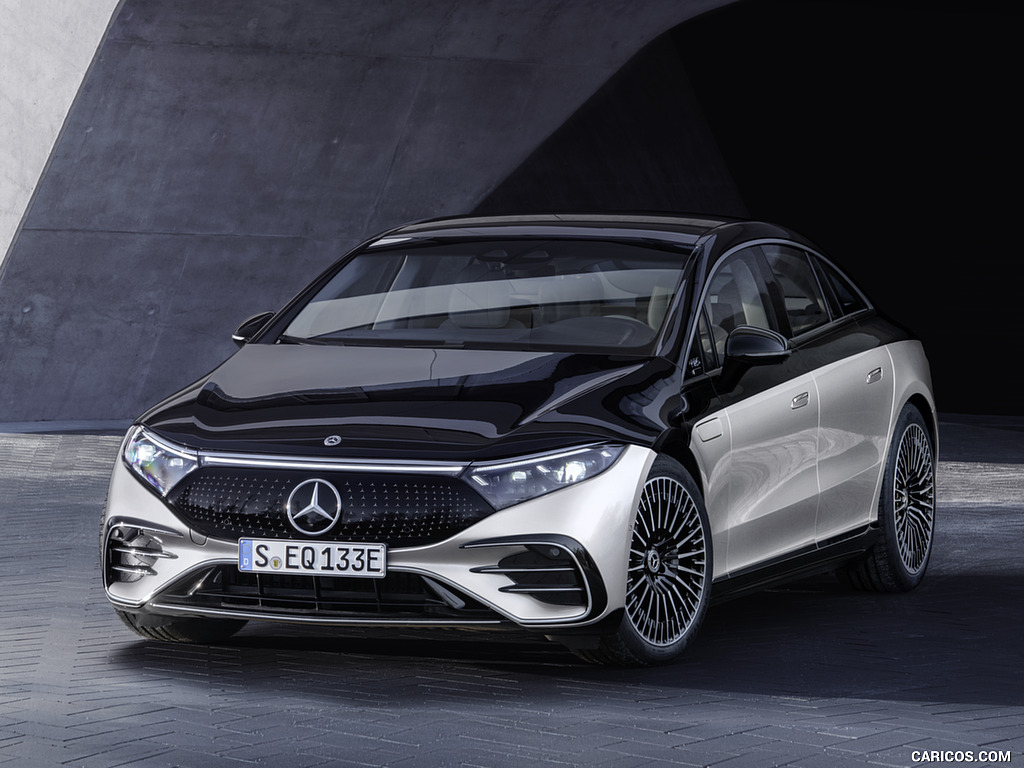 2022 Mercedes-Benz EQS 580 4MATIC AMG-Line Edition 1 (Color: High-Tech Silver / Obsidian Black) - Front