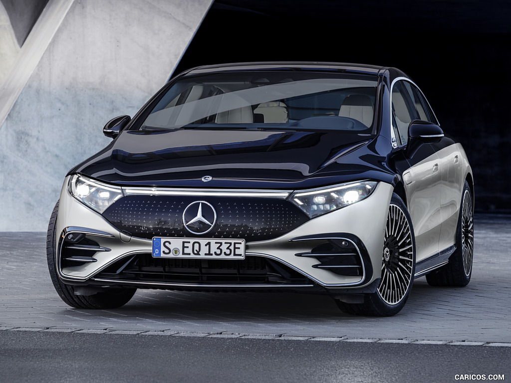 2022 Mercedes-Benz EQS 580 4MATIC AMG-Line Edition 1 (Color: High-Tech Silver / Obsidian Black) - Front