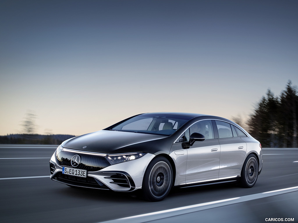 2022 Mercedes-Benz EQS 580 4MATIC AMG-Line Edition 1 (Color: High-Tech Silver / Obsidian Black) - Front Three-Quarter