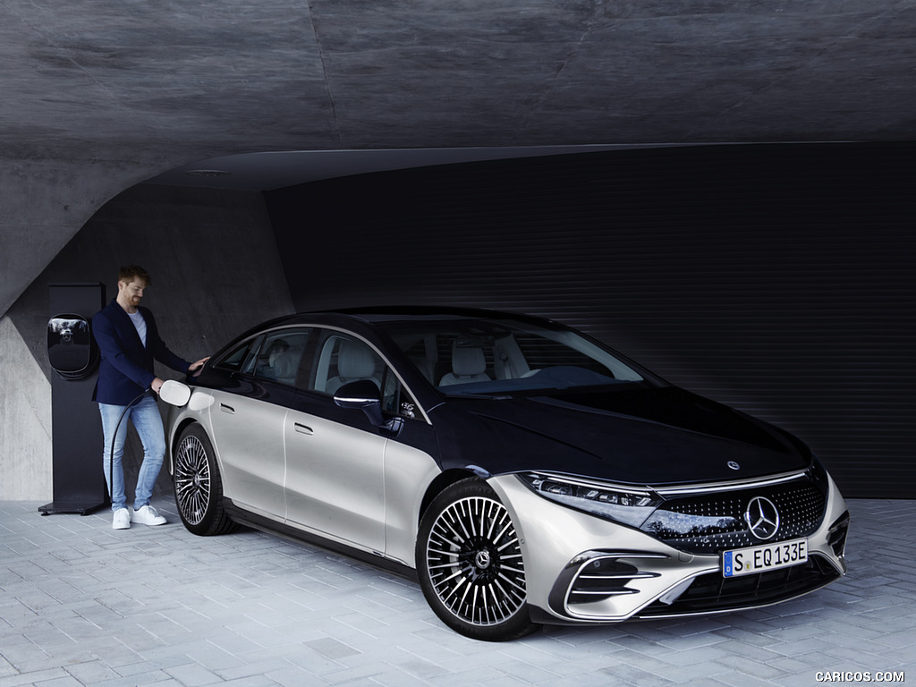 2022 Mercedes-Benz EQS 580 4MATIC AMG-Line Edition 1 (Color: High-Tech Silver / Obsidian Black) - Front Three-Quarter