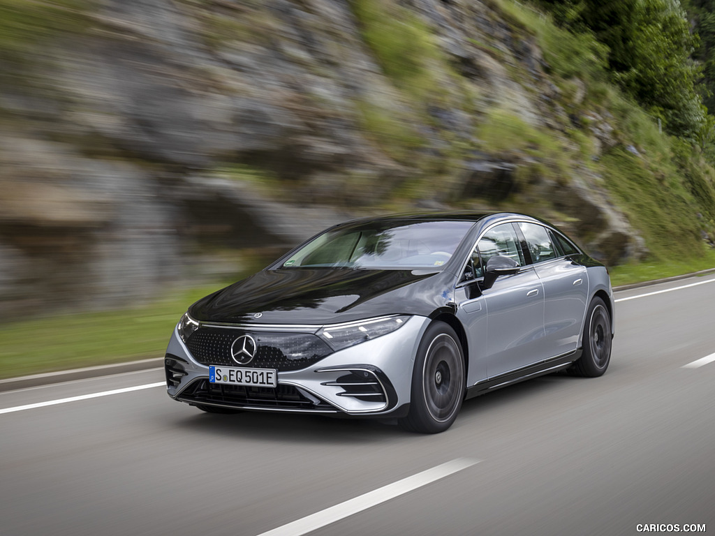 2022 Mercedes-Benz EQS 580 4MATIC Edition 1 (Color: High-Tech Silver / Obsidian Black) - Front