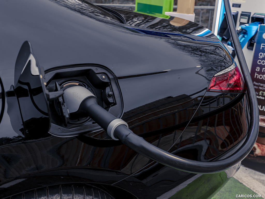 2022 Mercedes-Benz S 580 e L Plug-In Hybrid (UK-Spec) - Charging Connector