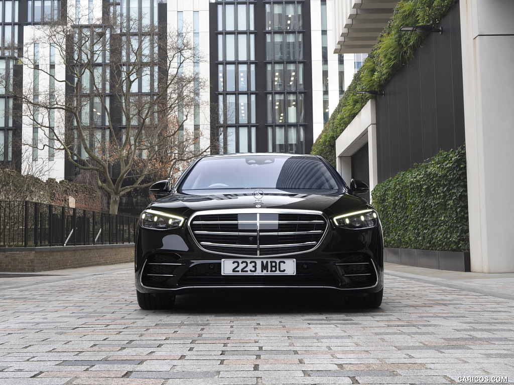 2022 Mercedes-Benz S 580 e L Plug-In Hybrid (UK-Spec) - Front