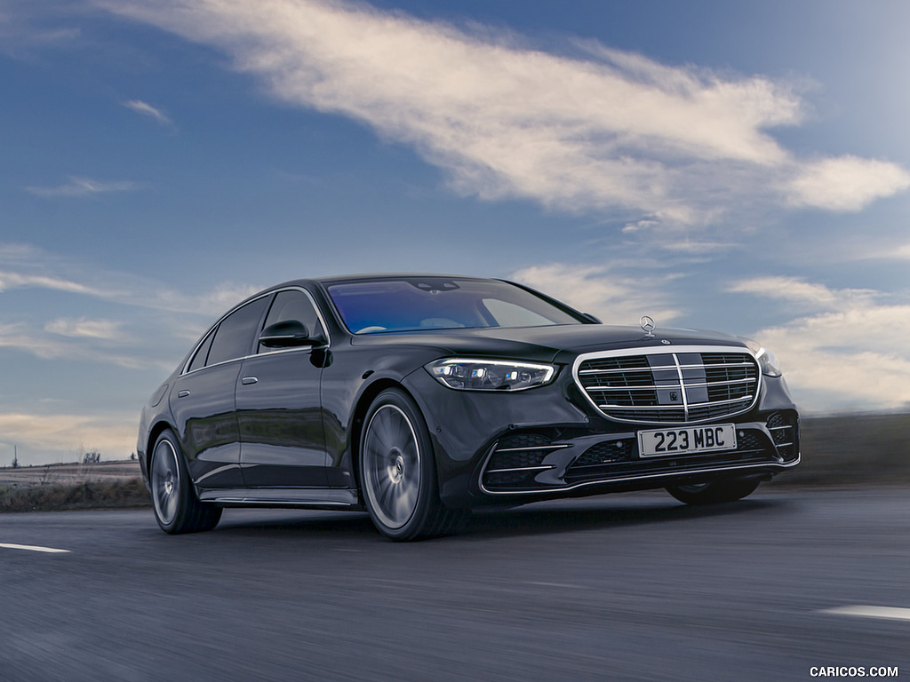 2022 Mercedes-Benz S 580 e L Plug-In Hybrid (UK-Spec) - Front Three-Quarter