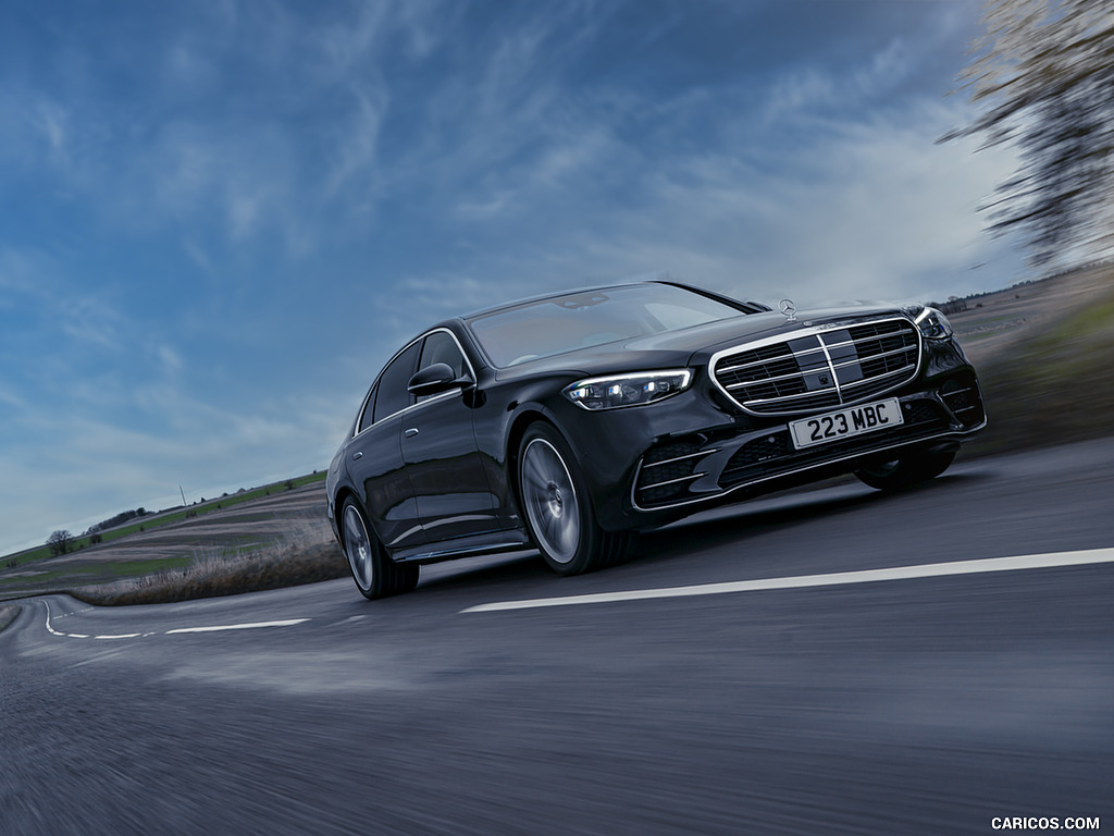 2022 Mercedes-Benz S 580 e L Plug-In Hybrid (UK-Spec) - Front Three-Quarter