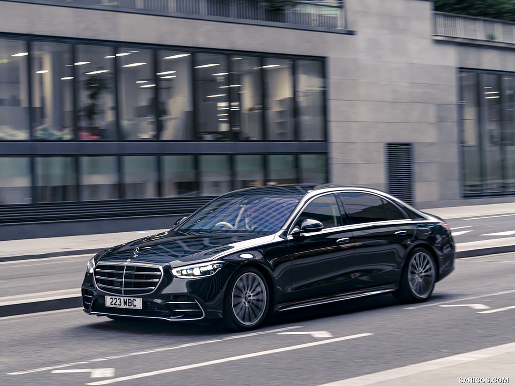 2022 Mercedes-Benz S 580 e L Plug-In Hybrid (UK-Spec) - Front Three-Quarter