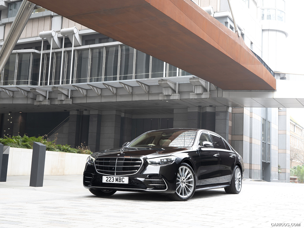 2022 Mercedes-Benz S 580 e L Plug-In Hybrid (UK-Spec) - Front Three-Quarter