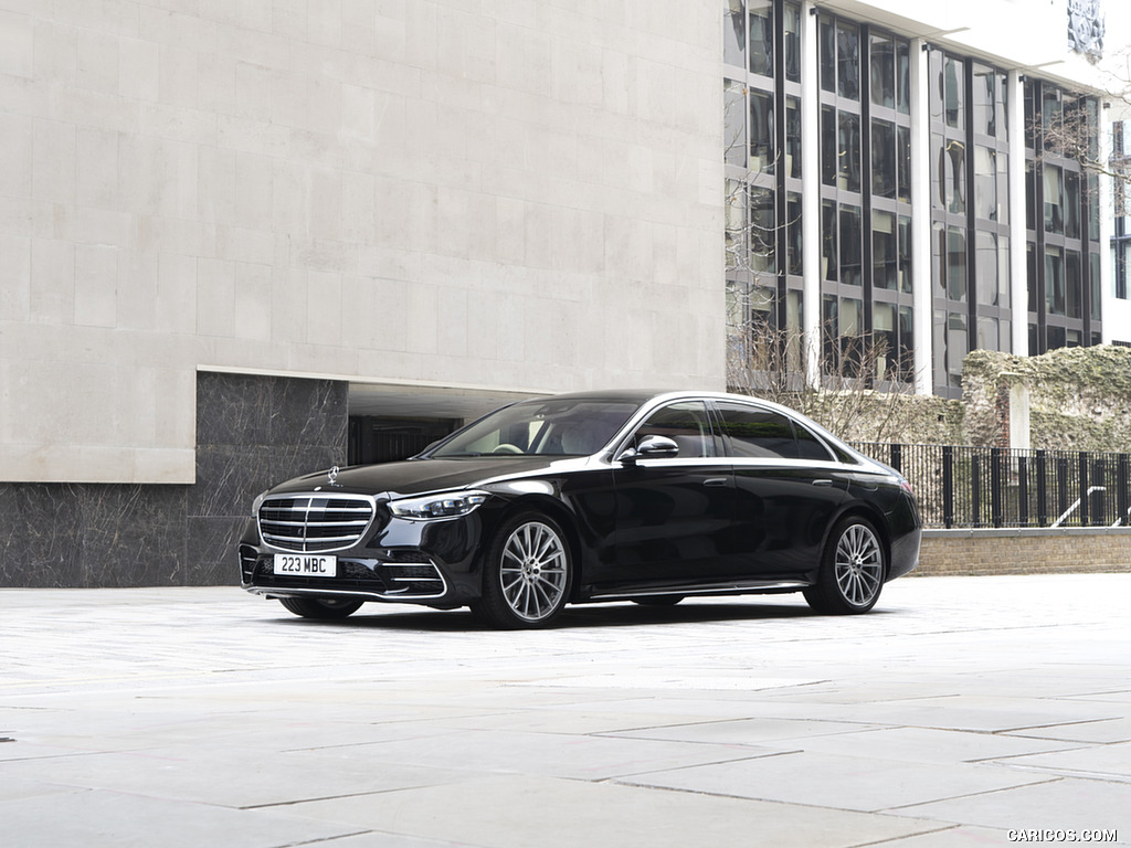 2022 Mercedes-Benz S 580 e L Plug-In Hybrid (UK-Spec) - Front Three-Quarter