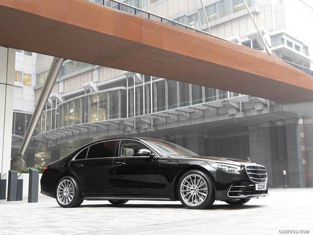 2022 Mercedes-Benz S 580 e L Plug-In Hybrid (UK-Spec) - Front Three-Quarter