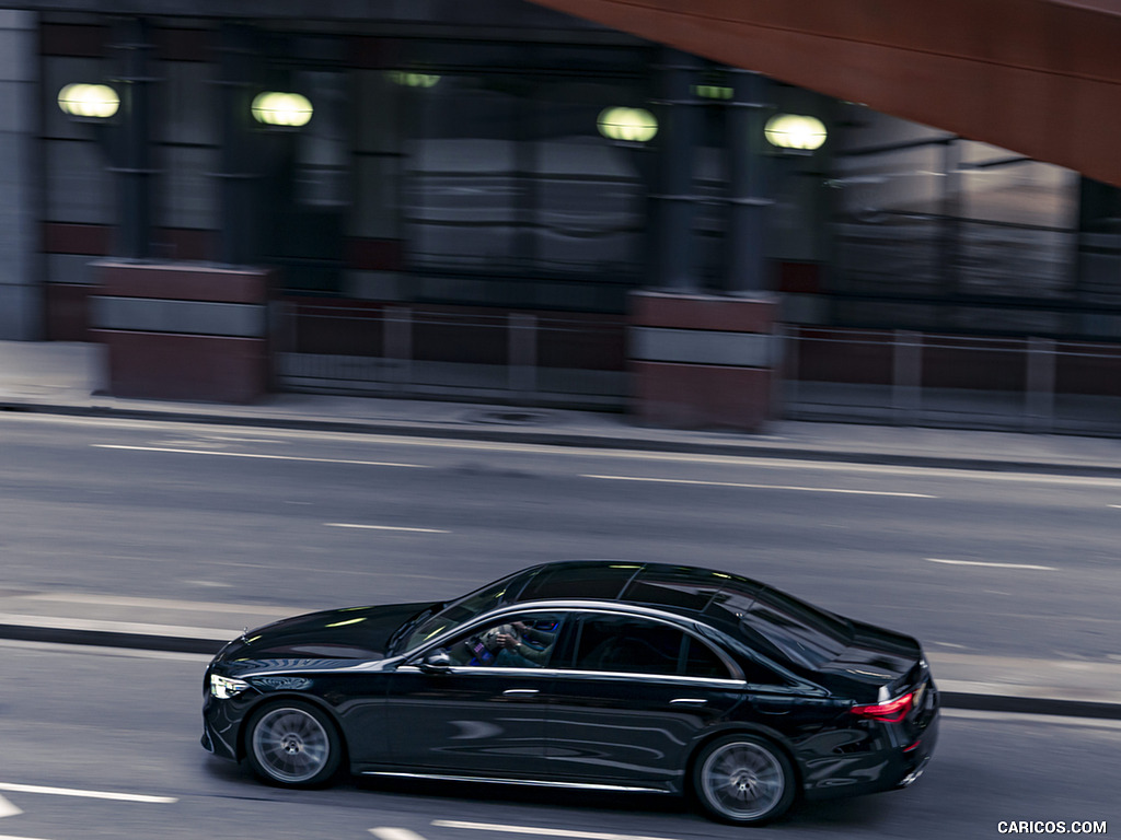 2022 Mercedes-Benz S 580 e L Plug-In Hybrid (UK-Spec) - Rear Three-Quarter