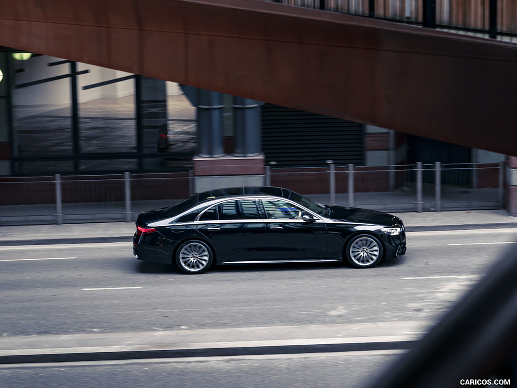 2022 Mercedes-Benz S 580 e L Plug-In Hybrid (UK-Spec) - Side