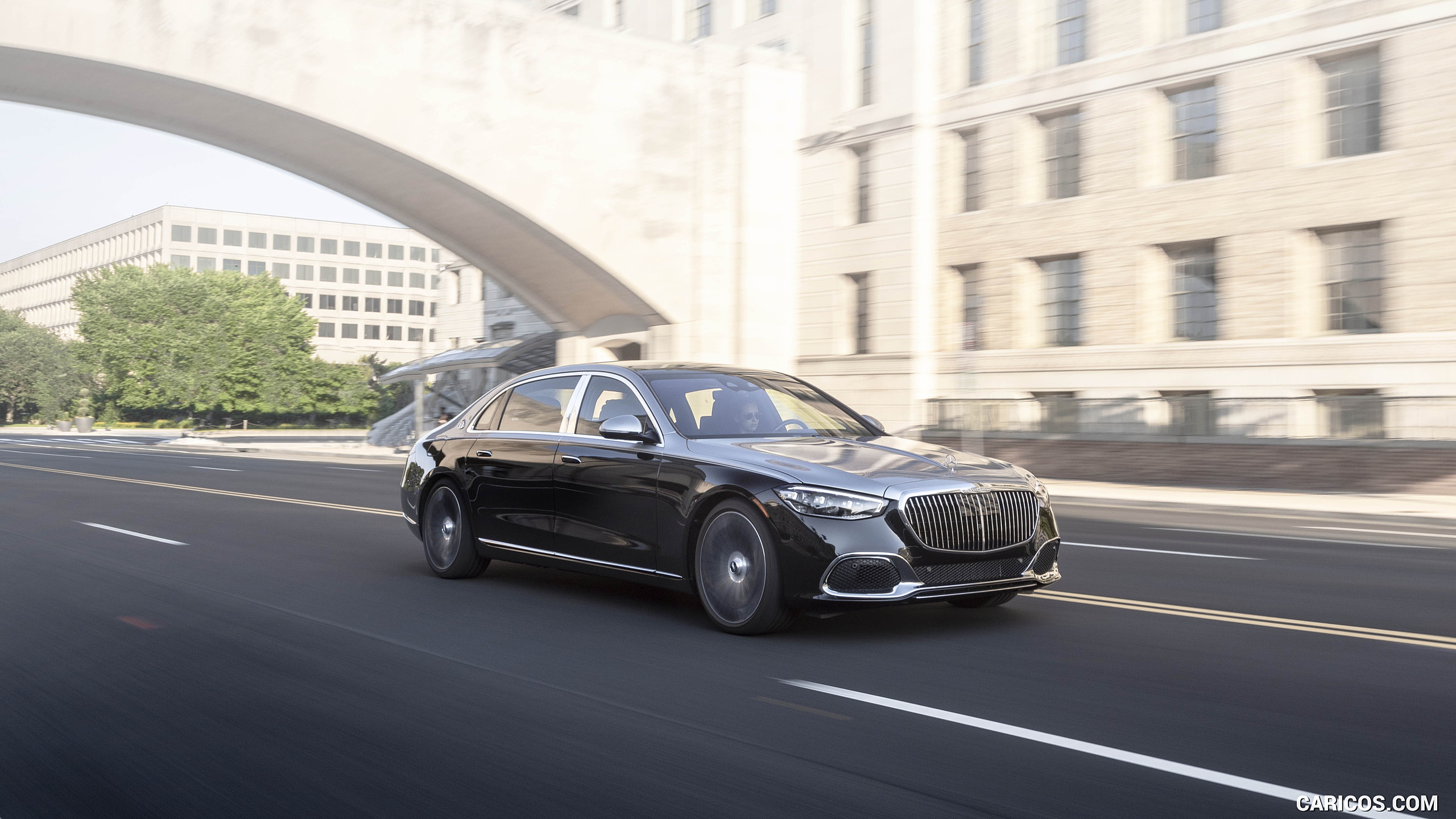 2022 Mercedes-Maybach S 680 4MATIC (US-Spec) - Front Three-Quarter, #103 of 173