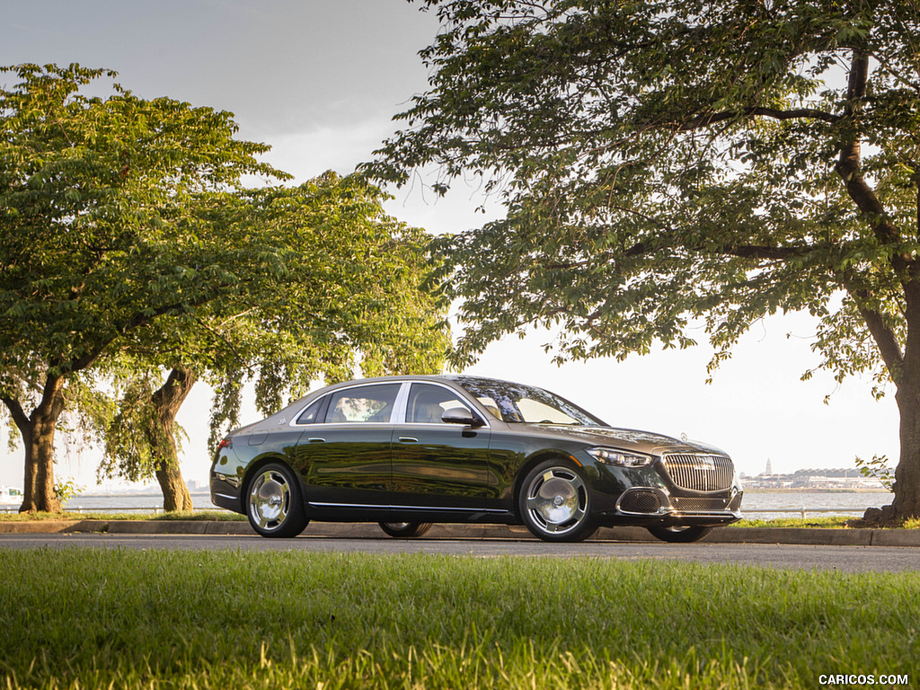 2022 Mercedes-Maybach S 680 4MATIC (US-Spec) - Front Three-Quarter