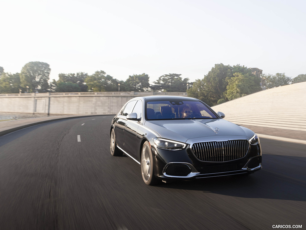 2022 Mercedes-Maybach S 680 4MATIC (US-Spec) - Front Three-Quarter