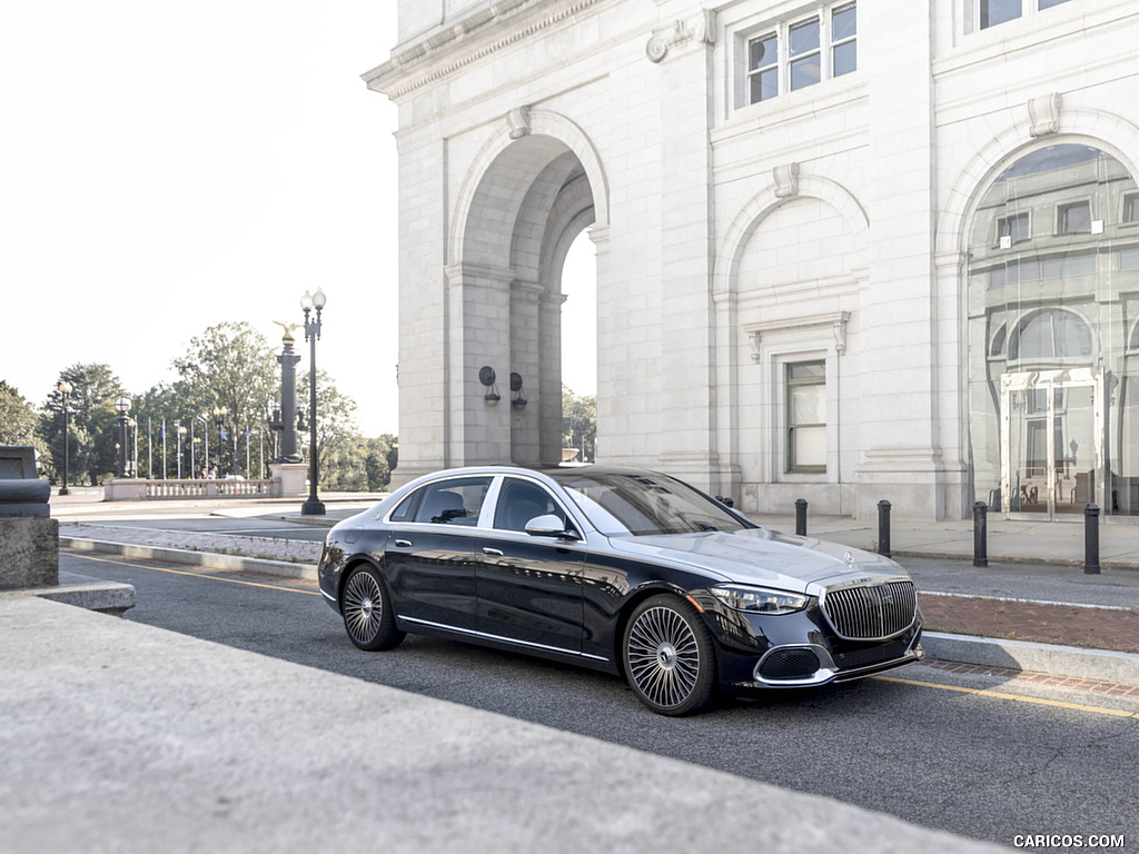 2022 Mercedes-Maybach S 680 4MATIC (US-Spec) - Front Three-Quarter