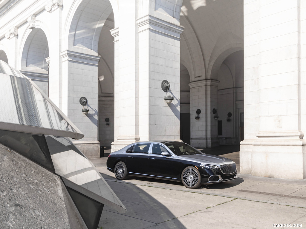 2022 Mercedes-Maybach S 680 4MATIC (US-Spec) - Front Three-Quarter