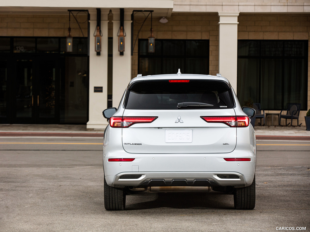 2022 Mitsubishi Outlander - Rear