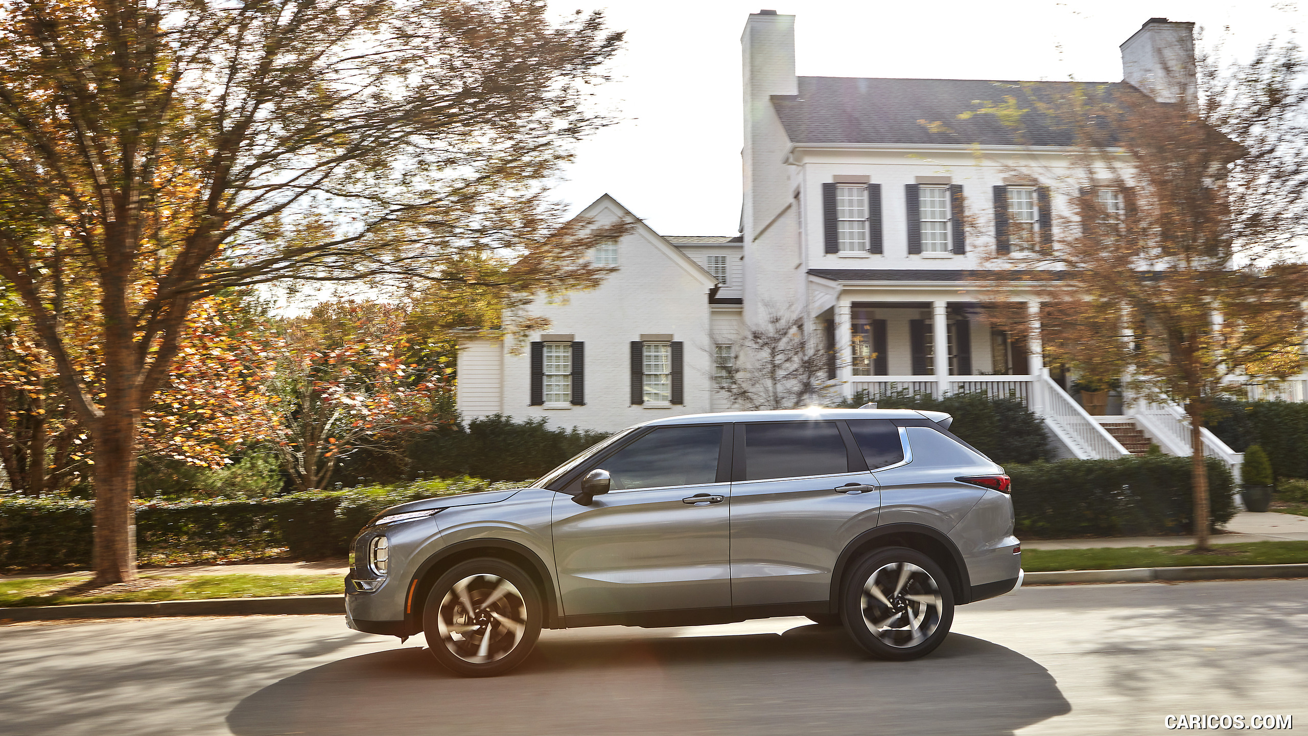 2022 Mitsubishi Outlander - Side, #13 of 89