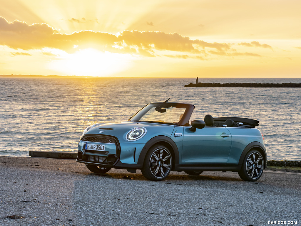 2023 MINI Convertible Seaside Edition - Front Three-Quarter