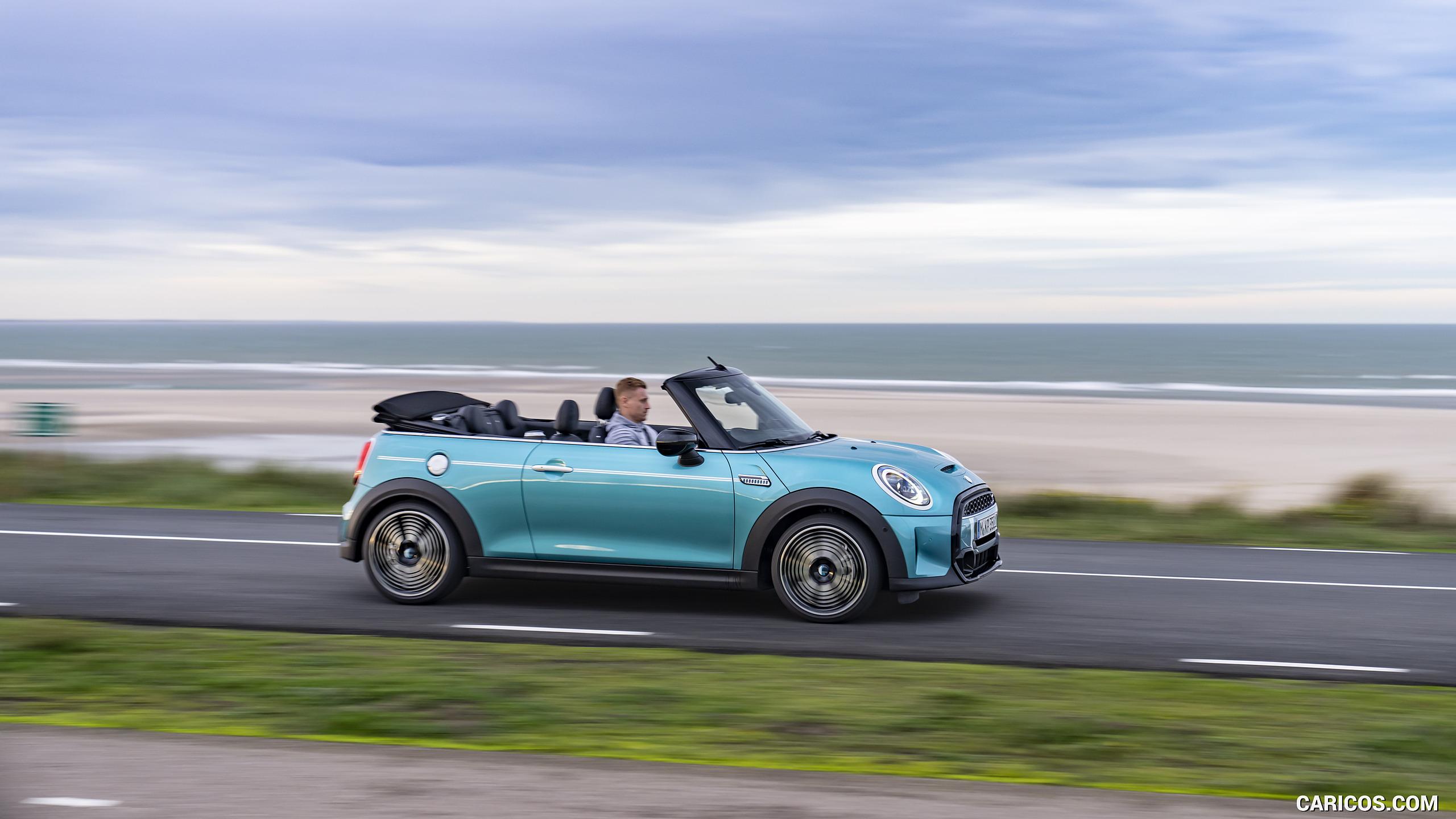 2023 MINI Convertible Seaside Edition - Side, #18 of 78