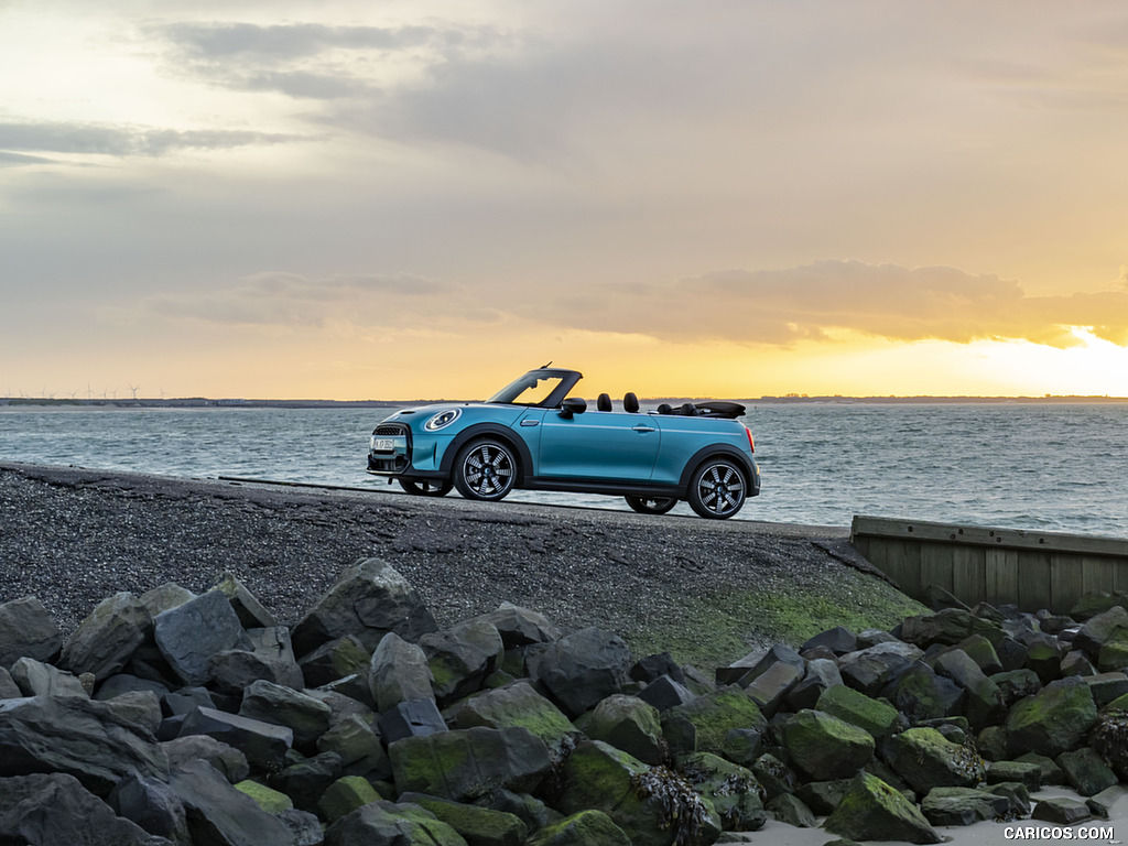 2023 MINI Convertible Seaside Edition - Side