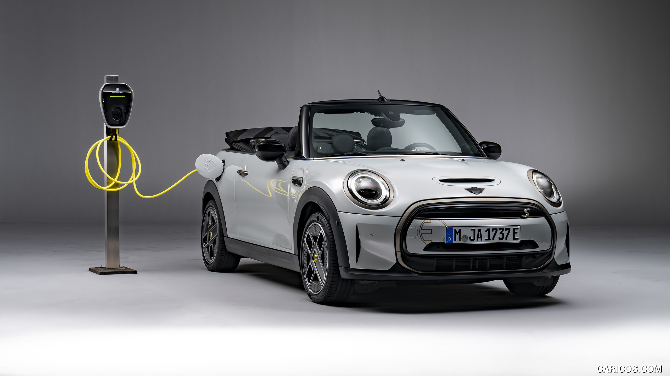 2023 MINI Cooper SE Convertible (Color: White Silver) - Front Three-Quarter, #181 of 225