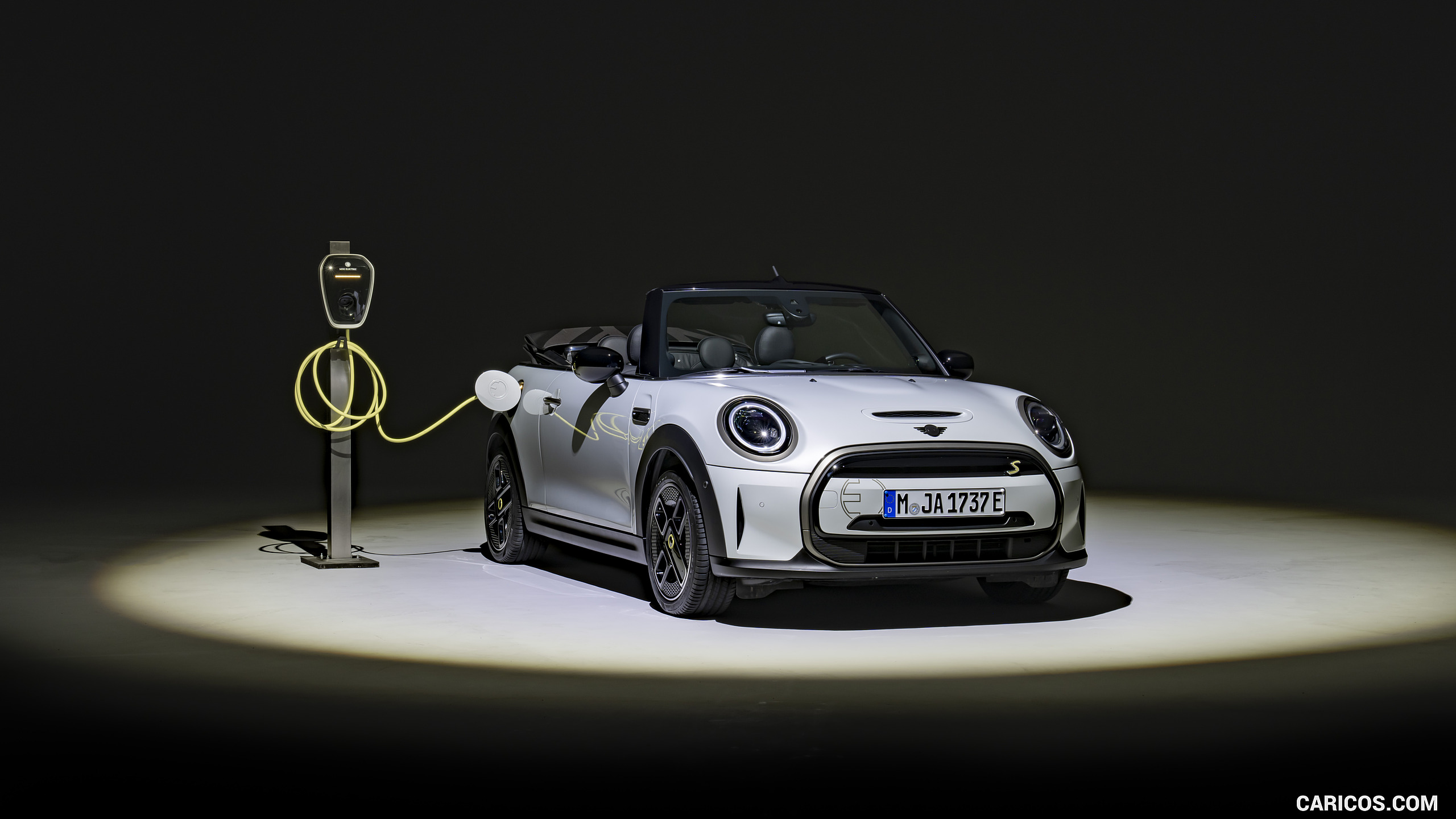 2023 MINI Cooper SE Convertible (Color: White Silver) - Front Three-Quarter, #194 of 225