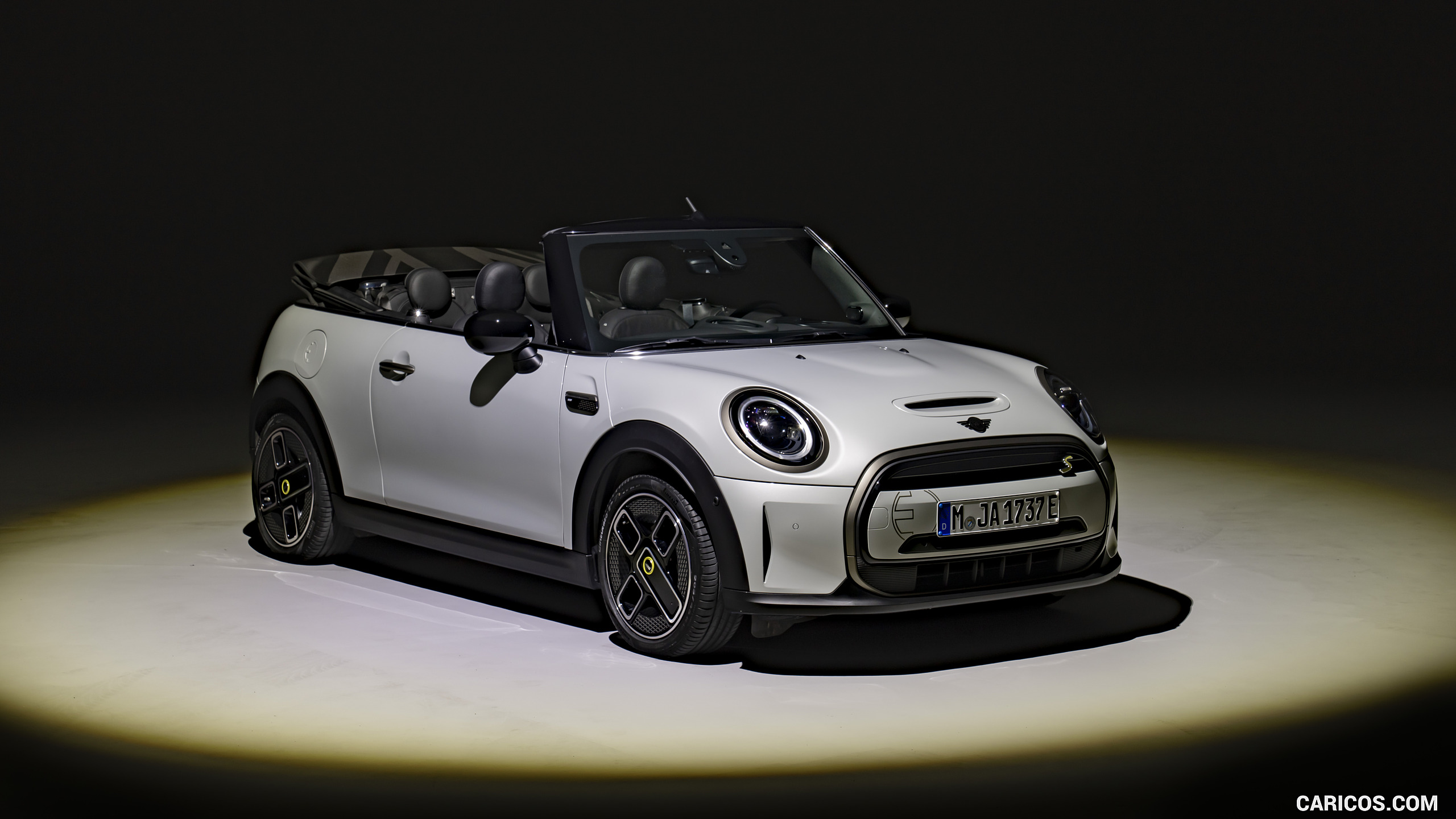 2023 MINI Cooper SE Convertible (Color: White Silver) - Front Three-Quarter, #195 of 225