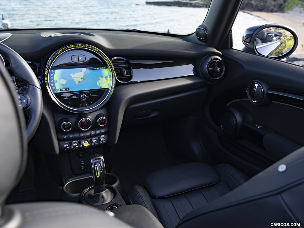 2023 MINI Cooper SE Convertible - Central Console