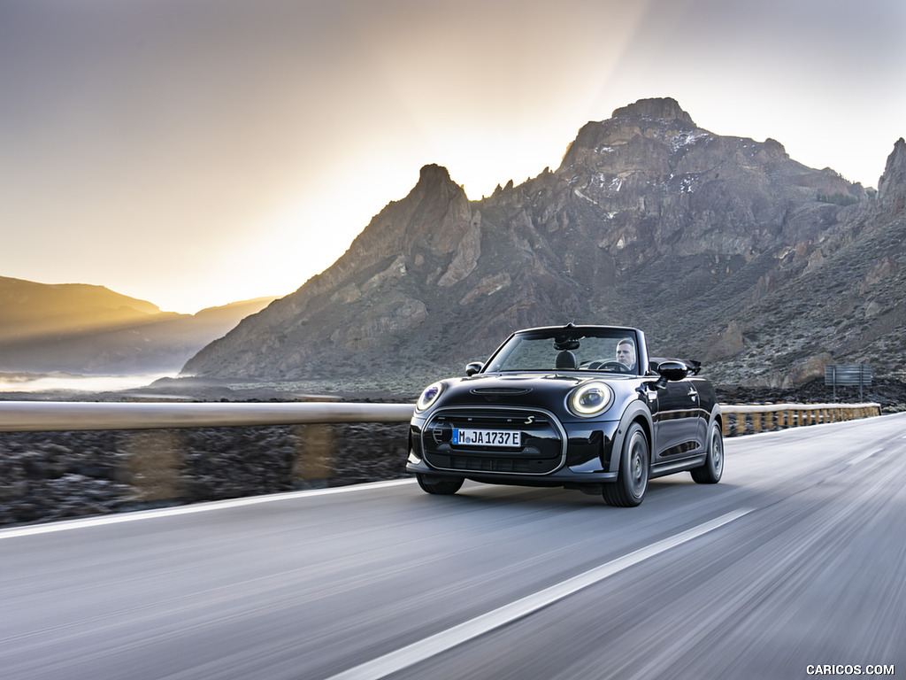 2023 MINI Cooper SE Convertible - Front Three-Quarter