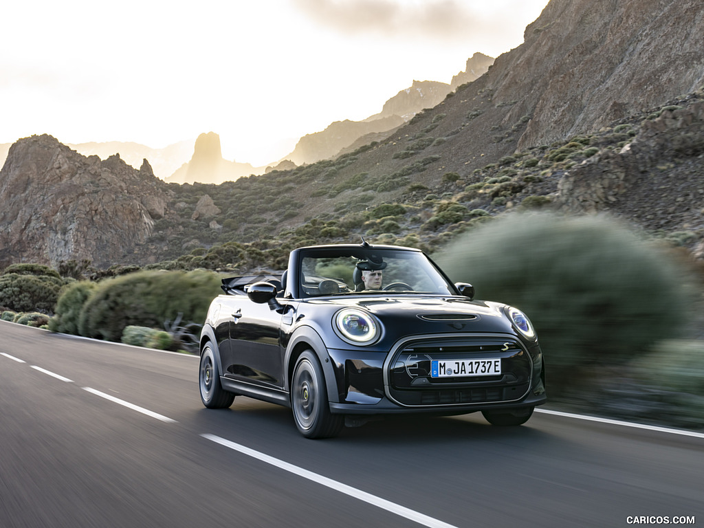 2023 MINI Cooper SE Convertible - Front Three-Quarter