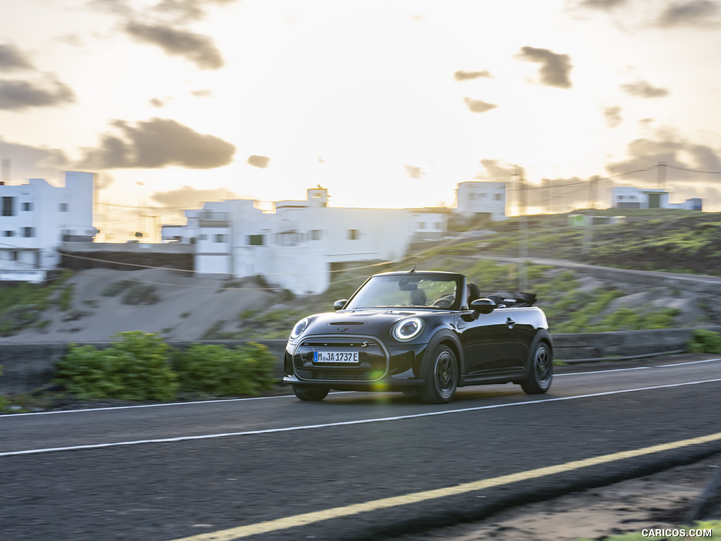 2023 MINI Cooper SE Convertible - Front Three-Quarter