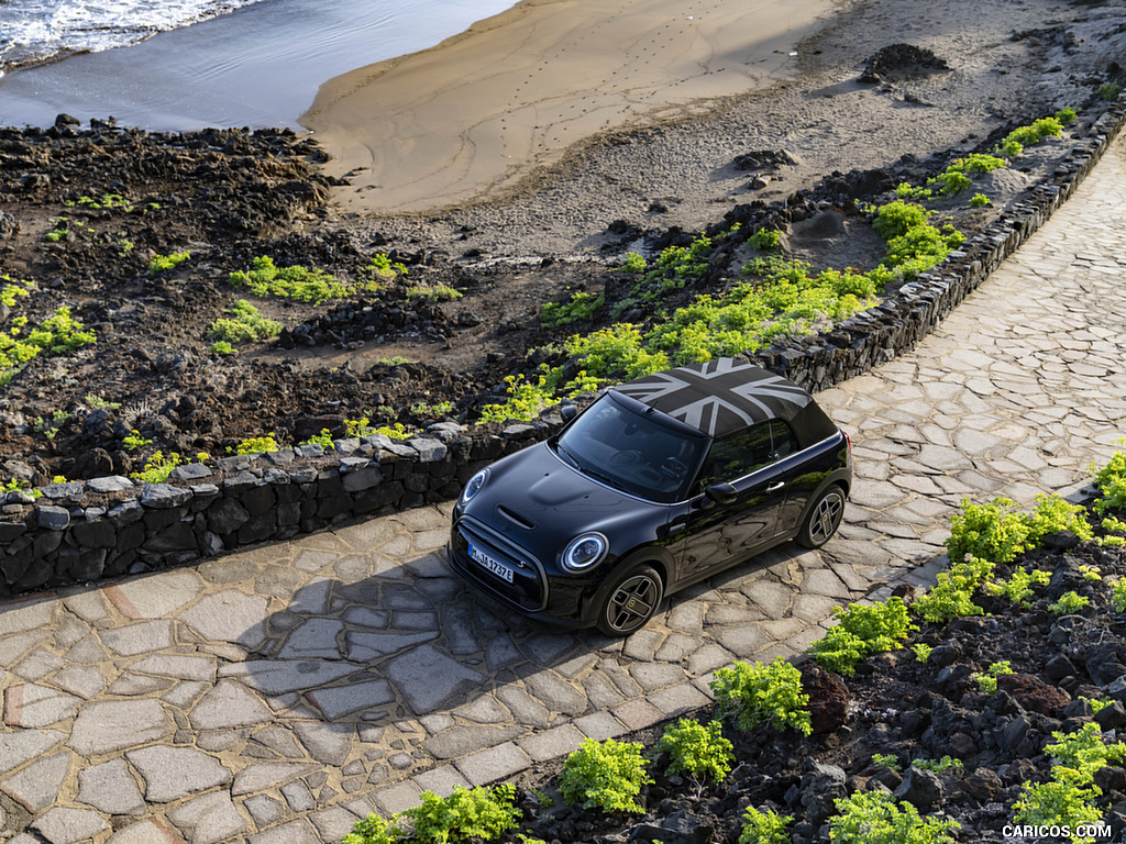 2023 MINI Cooper SE Convertible - Front Three-Quarter