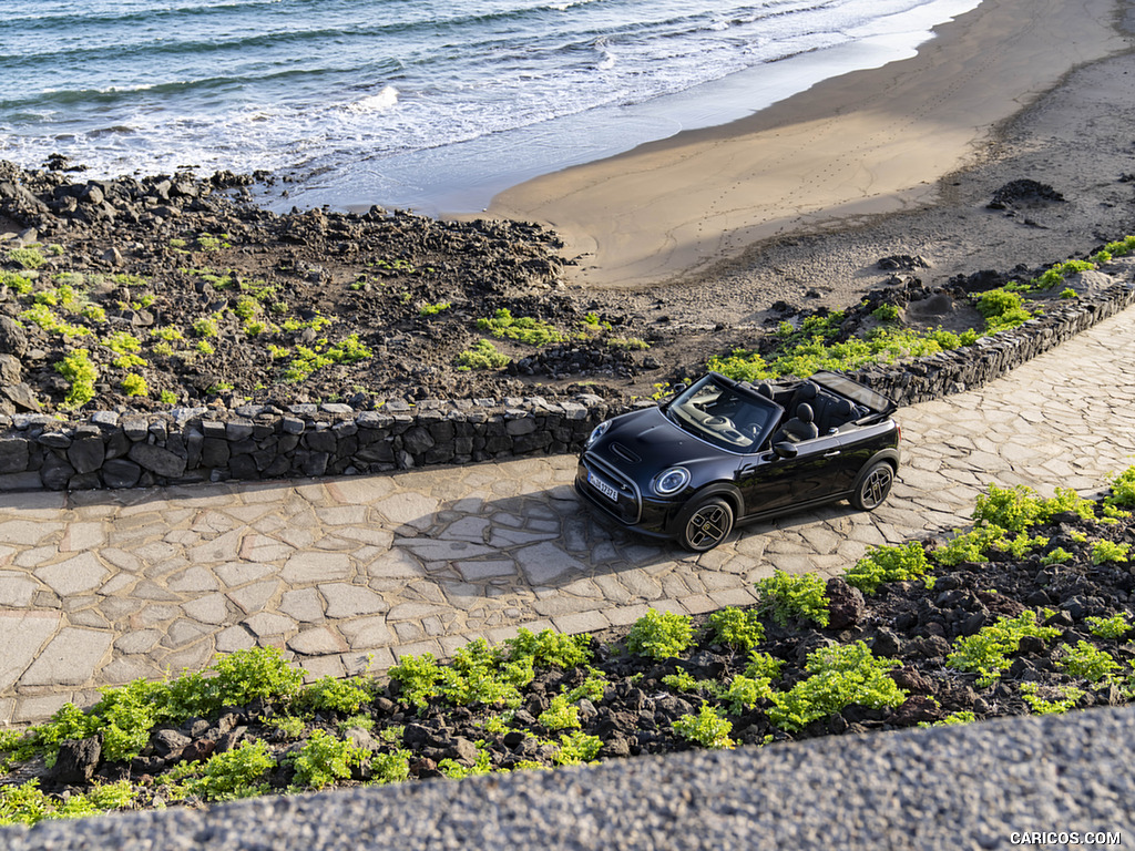 2023 MINI Cooper SE Convertible - Front Three-Quarter