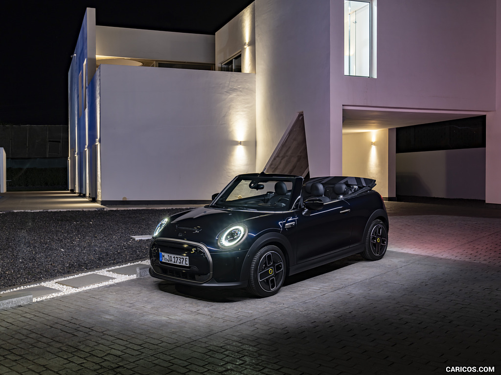 2023 MINI Cooper SE Convertible - Front Three-Quarter