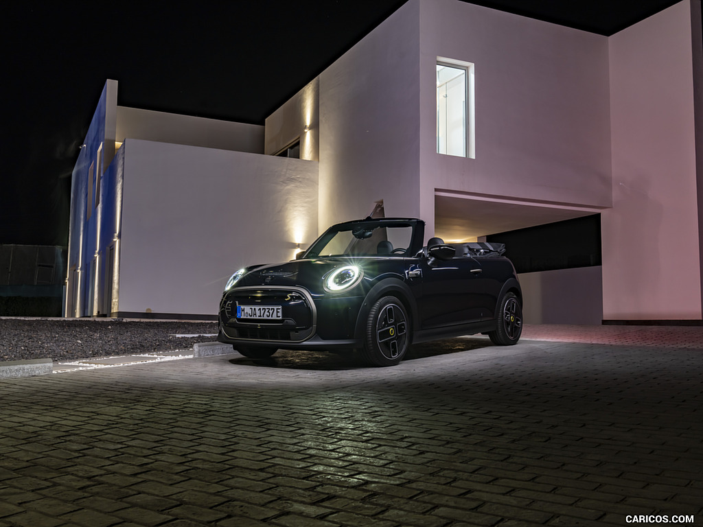 2023 MINI Cooper SE Convertible - Front Three-Quarter