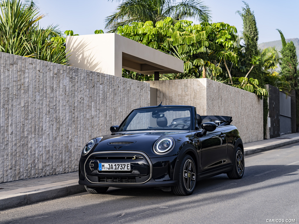 2023 MINI Cooper SE Convertible - Front Three-Quarter