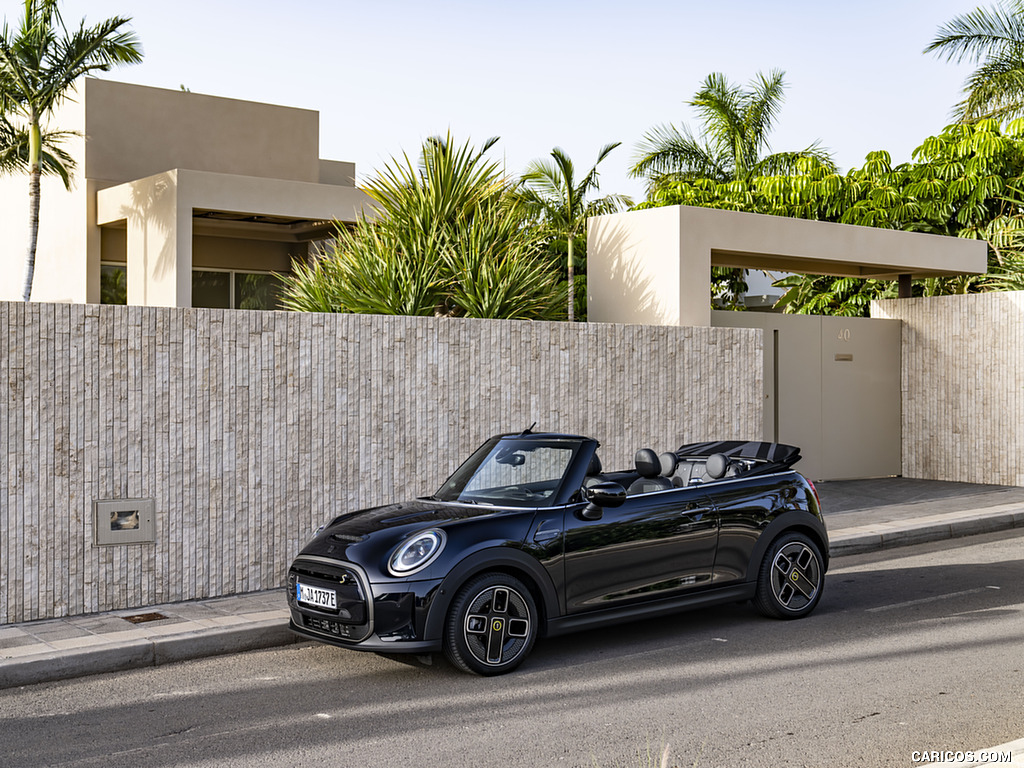 2023 MINI Cooper SE Convertible - Front Three-Quarter