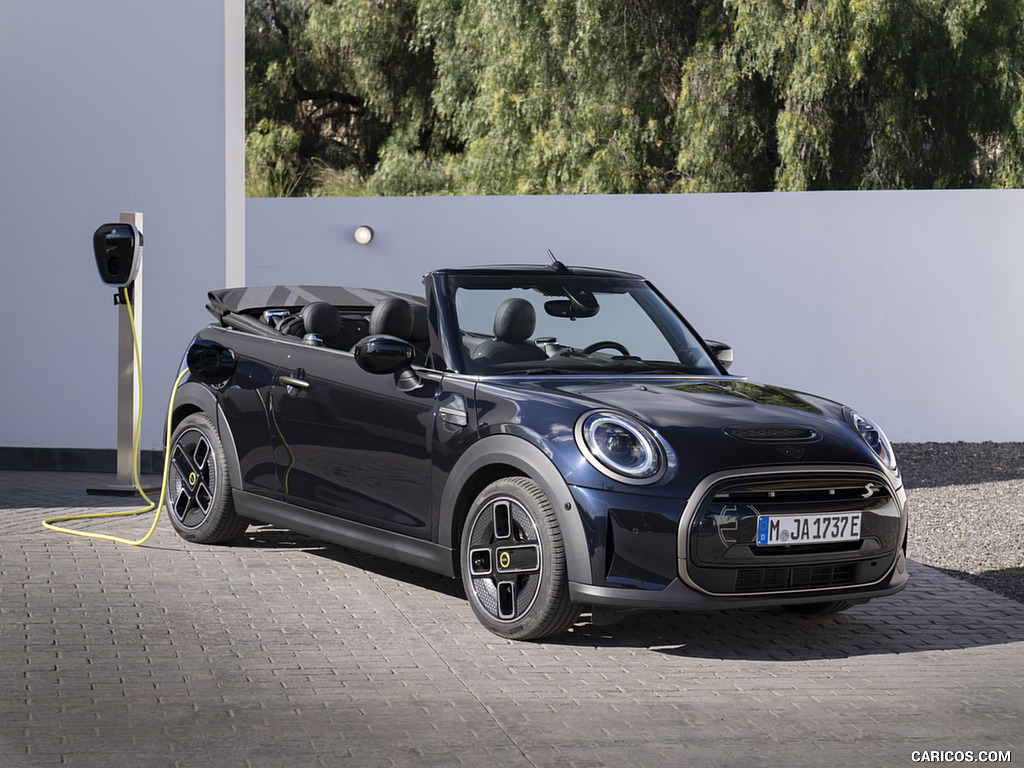 2023 MINI Cooper SE Convertible - Front Three-Quarter