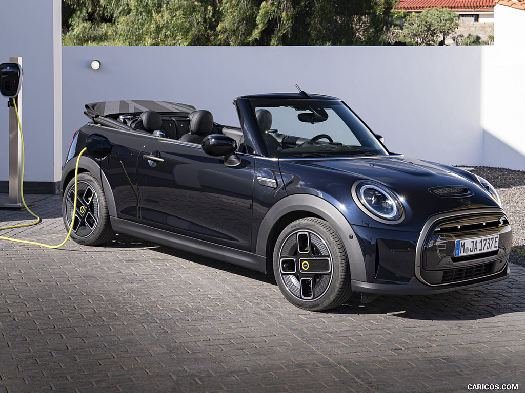 2023 MINI Cooper SE Convertible - Front Three-Quarter