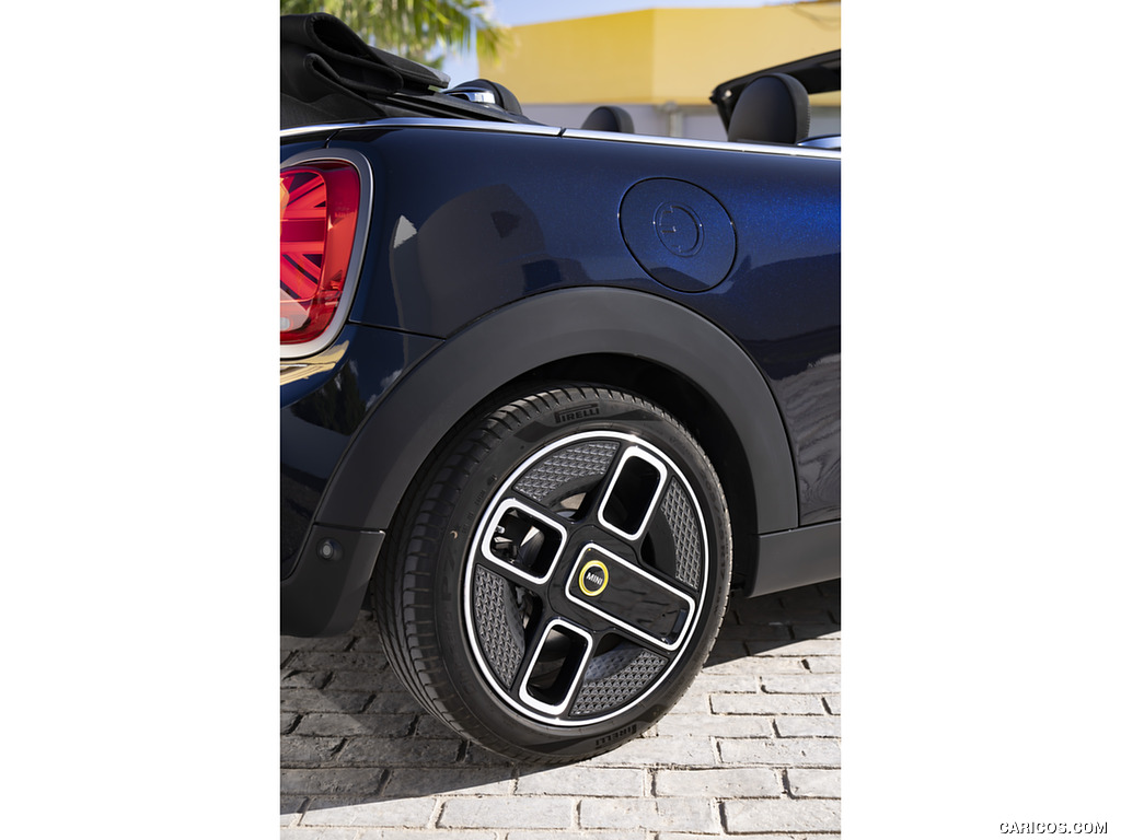 2023 MINI Cooper SE Convertible - Wheel