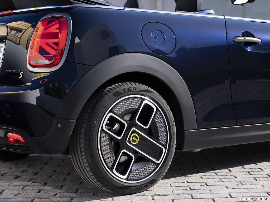 2023 MINI Cooper SE Convertible - Wheel