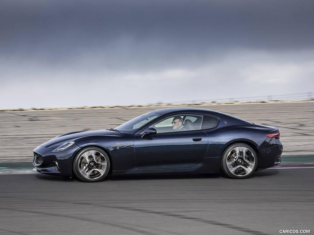 2023 Maserati GranTurismo Folgore (Color: Blu Nobile) - Side