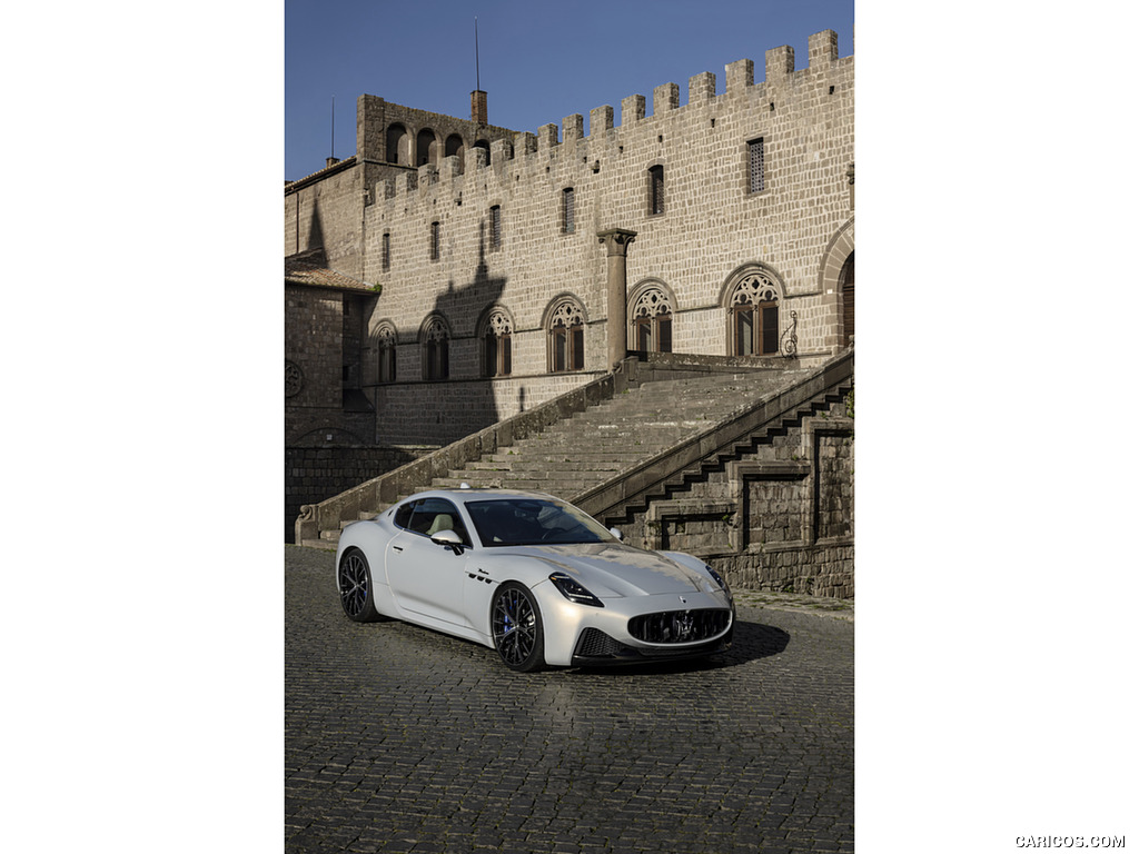 2023 Maserati GranTurismo Modena - Front Three-Quarter