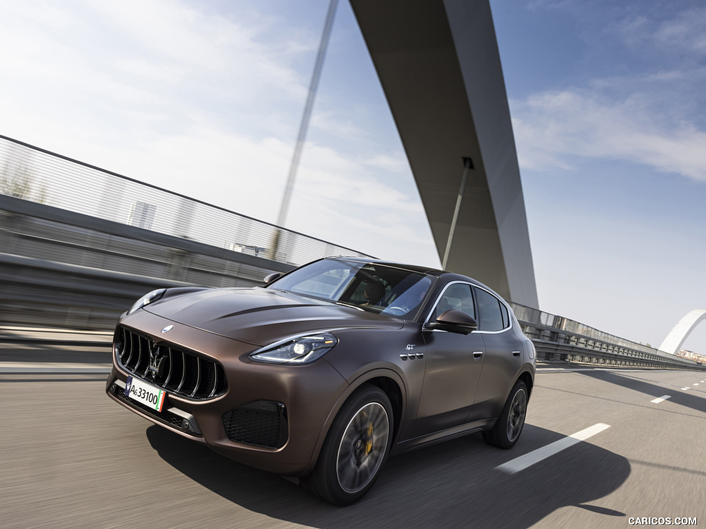 2023 Maserati Grecale GT (Color: Bronzo Opaco) - Front Three-Quarter