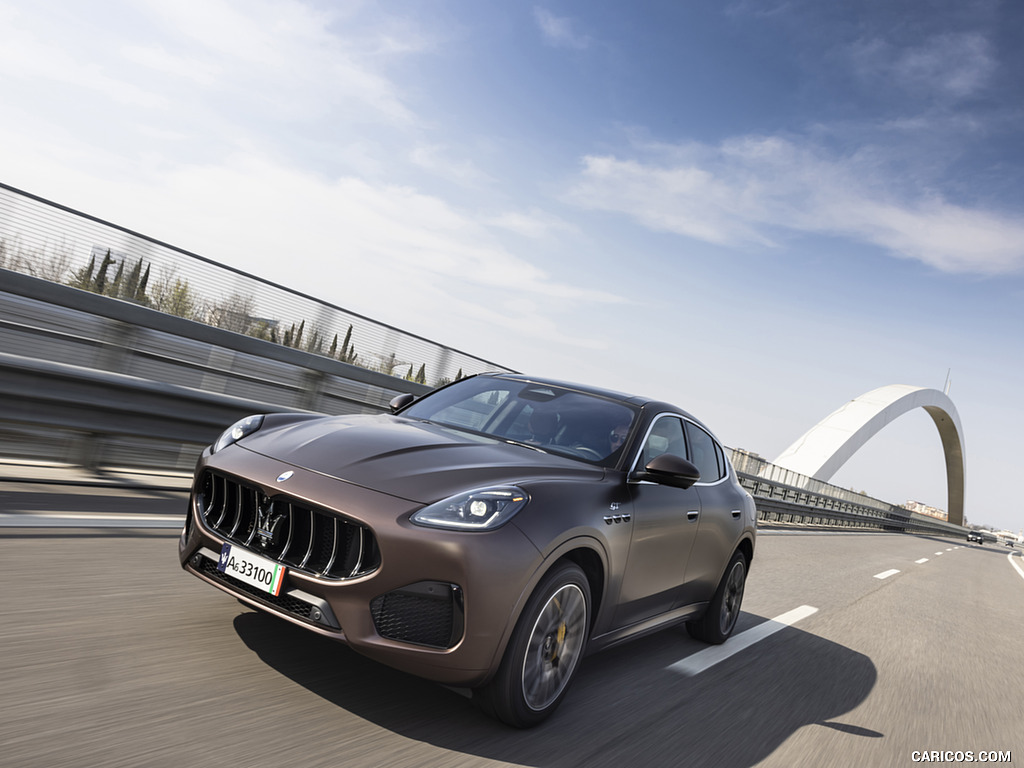 2023 Maserati Grecale GT (Color: Bronzo Opaco) - Front Three-Quarter